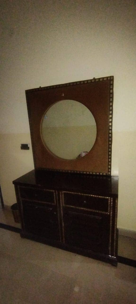 Bed + Dressing Table + Side Table (Full Size) 5