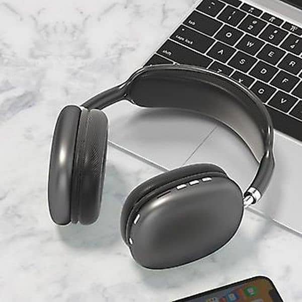 black headphone with long lasting battery rechargeable 1