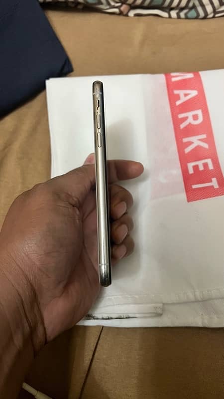 iPhone XS 64 GB non PTA 4