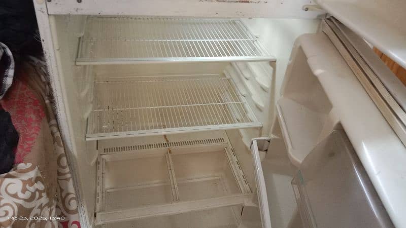 Refrigerator duba model White colour ok set 8