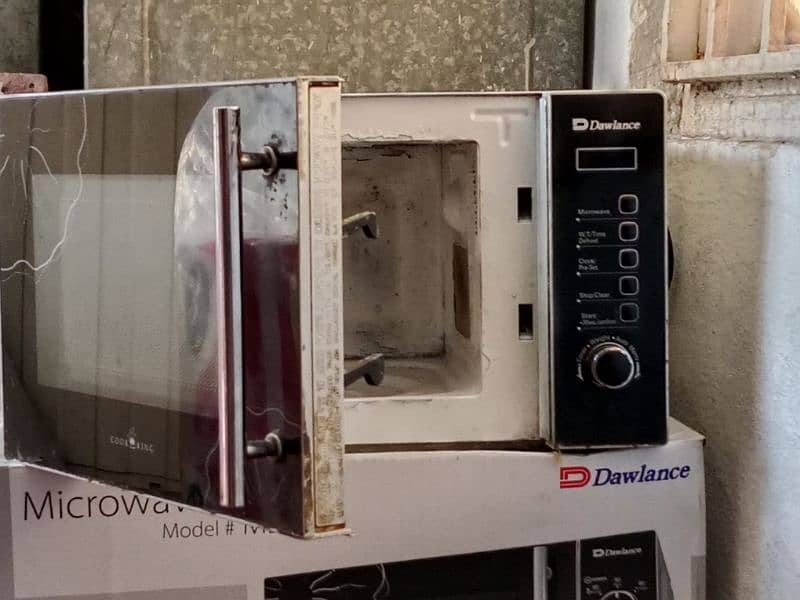 microwave used Dawlance working condition 6