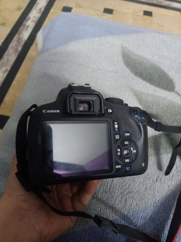 DSLR camera 0