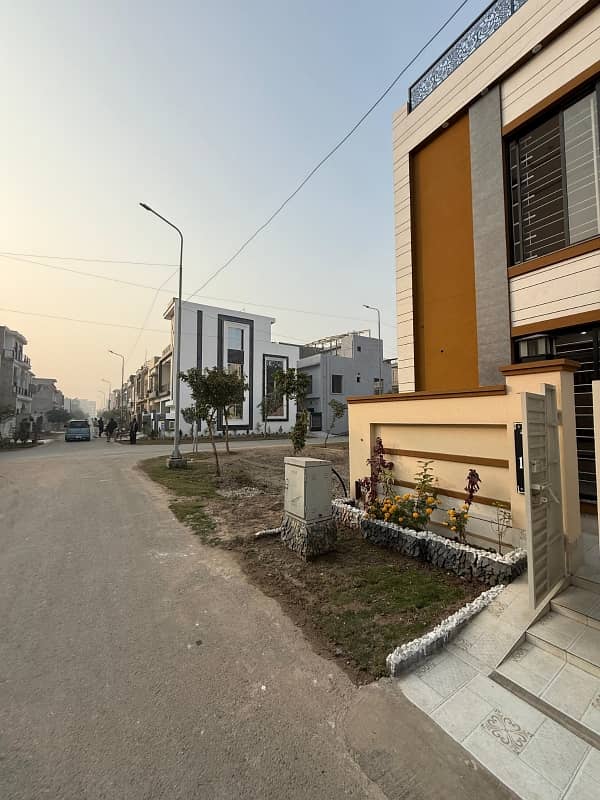 Ideal Prime Location House In Lahore Available For Rs. 21000000 4