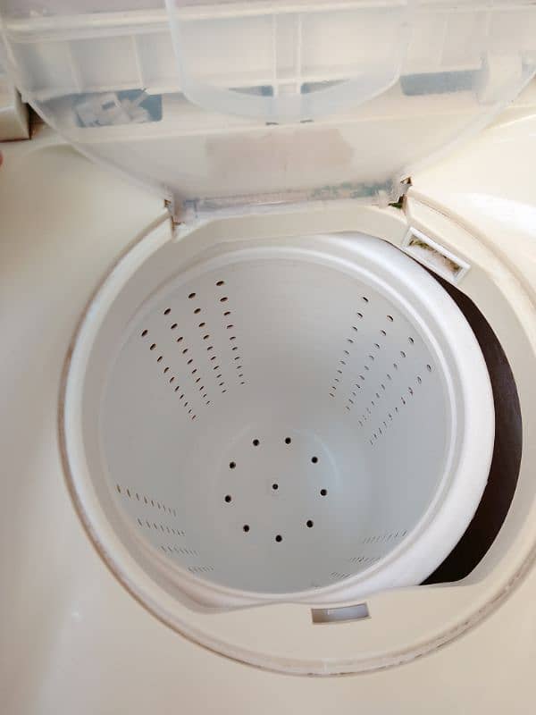 Kenwood Washing Machine And Dryer 8