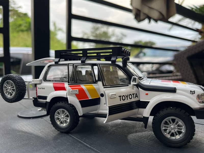 Toyota Land Cruiser LC80 ( Diecast Model cars) 6