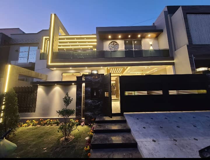 Eden Valley Society Area Boundary Wall Canal Road Faisalabad 11 Marla Brand New Double Heighted Luxury House Double Story For Sale 0