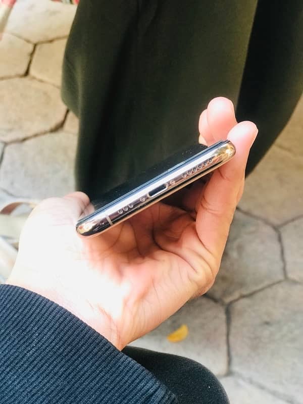 iphone xs condition just like new non pta 2