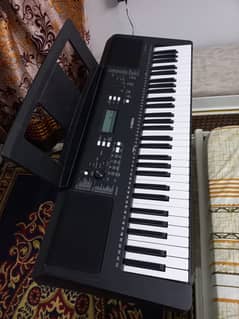 Yamaha PSR E373 piano keyboard for sale