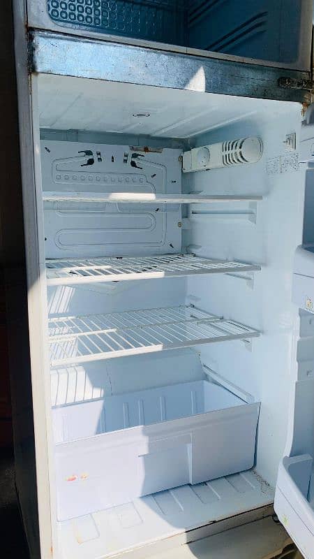 Pel Fridge In good condition 4