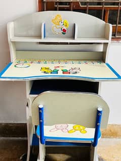 kids study table and chairs