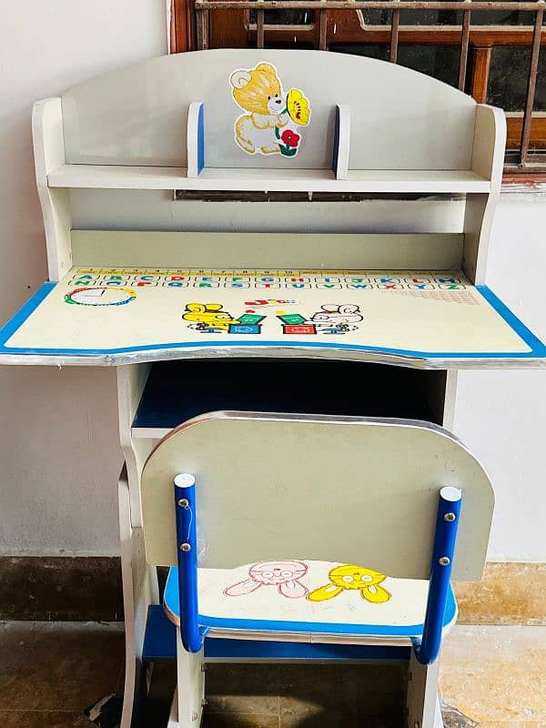 kids study table and chairs 0