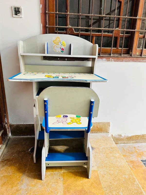 kids study table and chairs 1