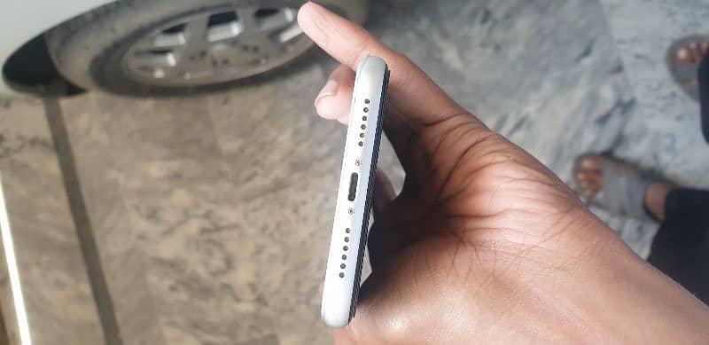 Iphone 11 white colour 2