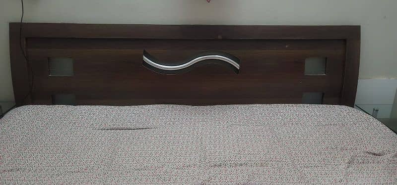 Laminated wood Bed Set 0