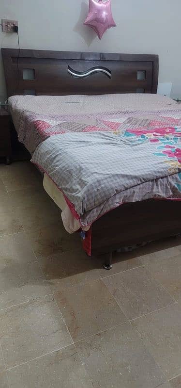 Laminated wood Bed Set 5