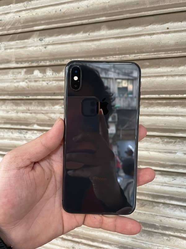 iPhone XS Max 4