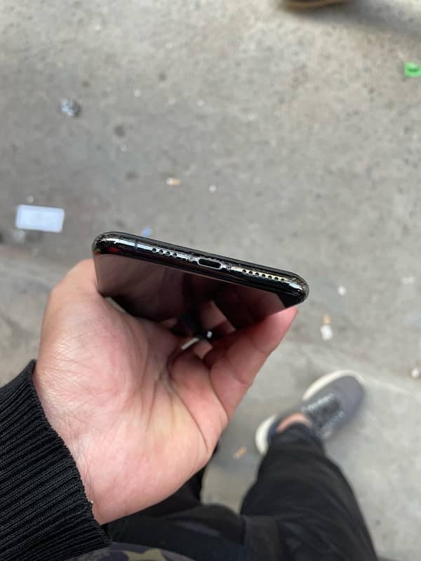 iPhone XS Max 12