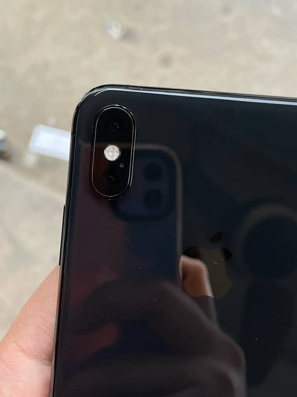 iPhone XS Max 13