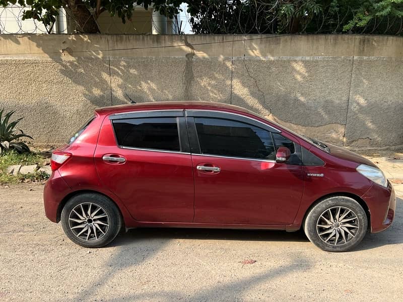 Toyota Vitz hybrid 4