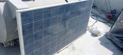 305 Watt solar panel works fine just glass broke