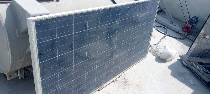 305 Watt solar panel works fine just glass broke 0