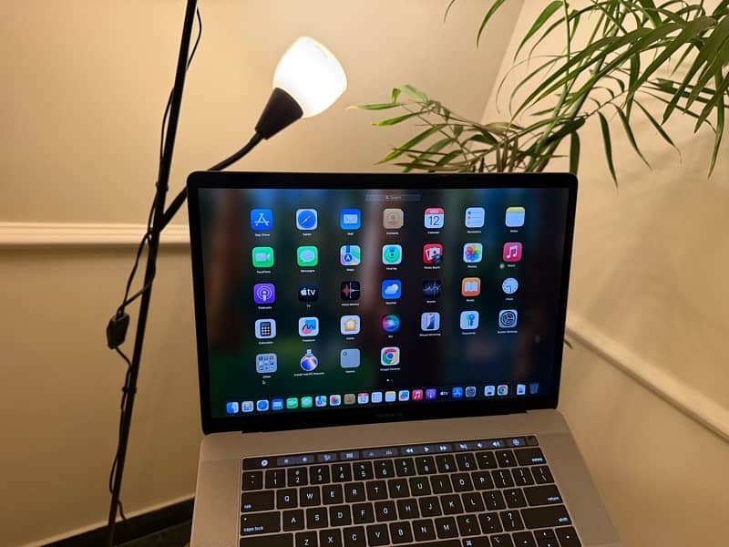 MacBook Pro 2018 15.4 inch - i9 variant 1