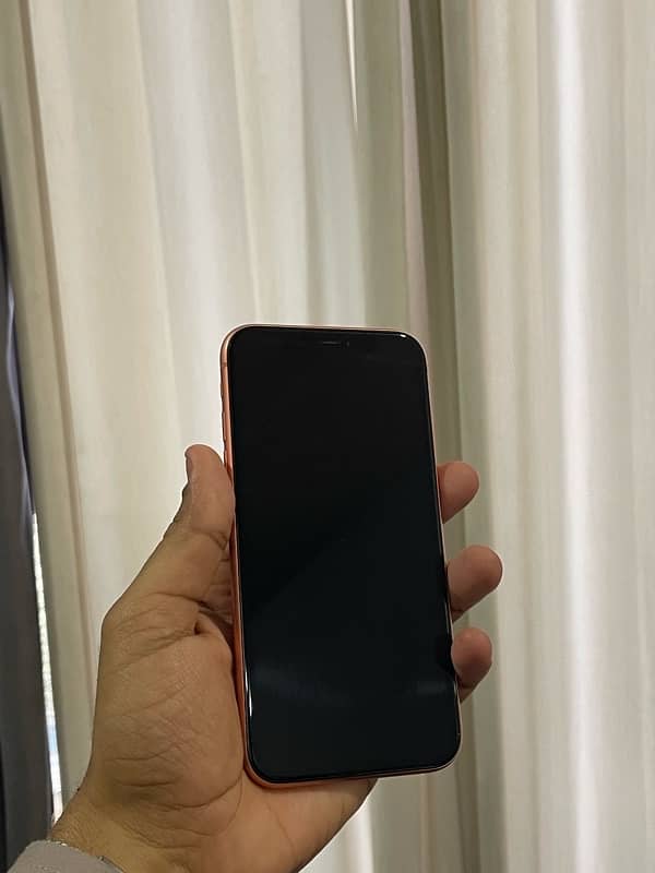 i phone Xr  128gb 6