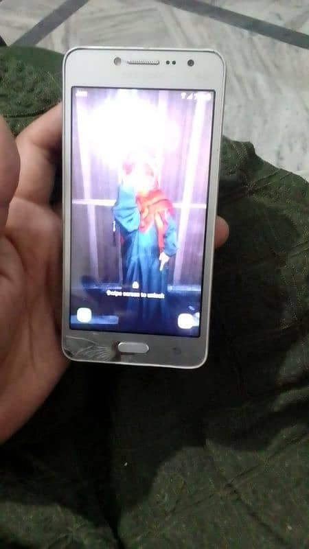 Samsung Galaxy j5 condition ap ka samne hai 0