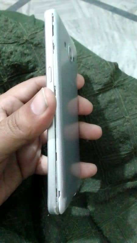 Samsung Galaxy j5 condition ap ka samne hai 2