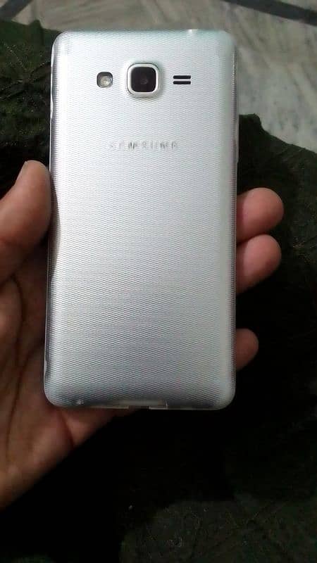 Samsung Galaxy j5 condition ap ka samne hai 3