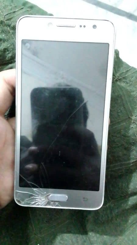 Samsung Galaxy j5 condition ap ka samne hai 4