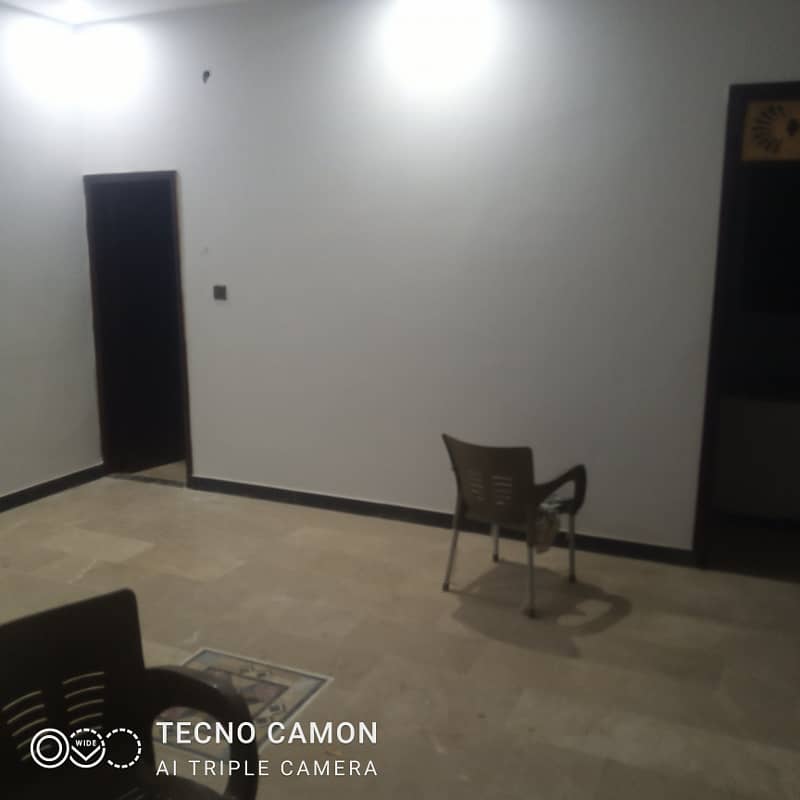 Rent commercial office 200ghz ist 3bed. d. d Alladin k samne Gulshan blk 10 A 3