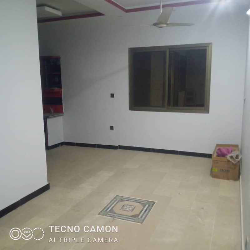 Rent commercial office 200ghz ist 3bed. d. d Alladin k samne Gulshan blk 10 A 4