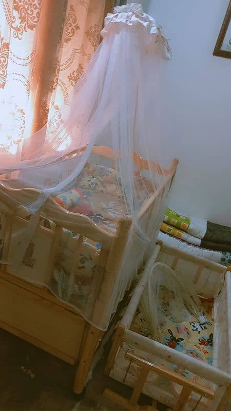 baby cot + swing 2