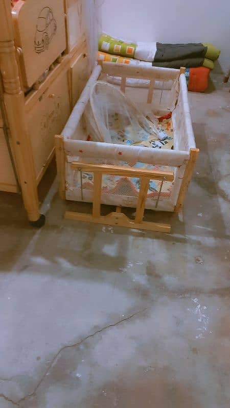 baby cot + swing 4