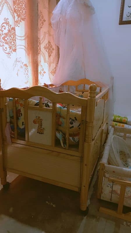 baby cot + swing 5