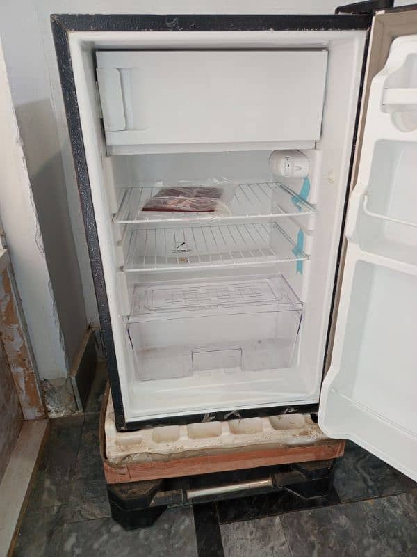 Dawlance mini size room fridge 1