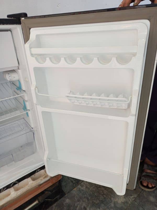 Dawlance mini size room fridge 5