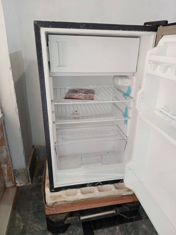 Dawlance mini size room fridge 6