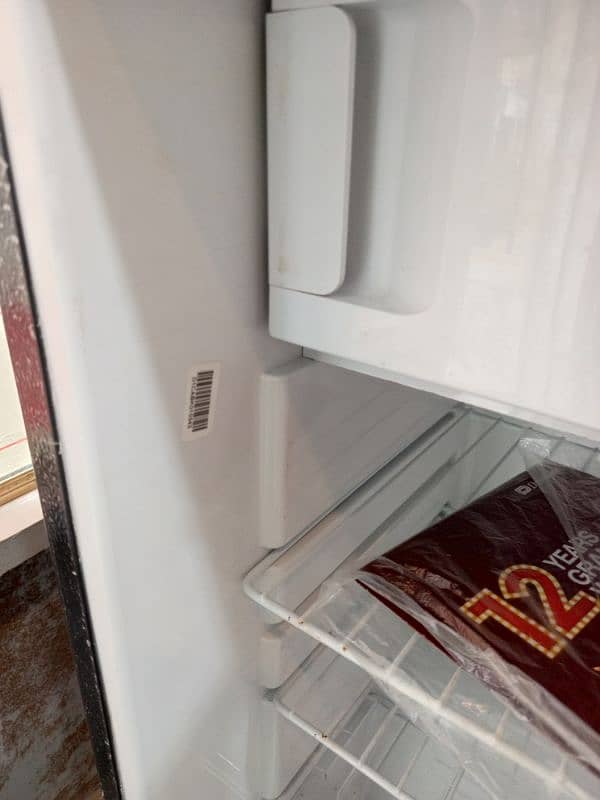 Dawlance mini size room fridge 7