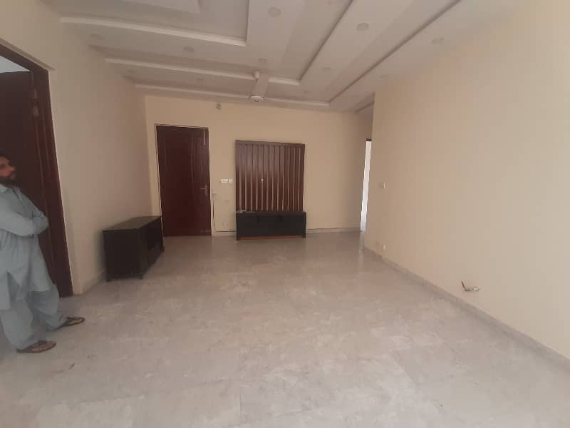 G10 500 Sq yd Separate Entrance Upper Portion For Rent 1