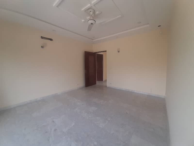 G10 500 Sq yd Separate Entrance Upper Portion For Rent 3