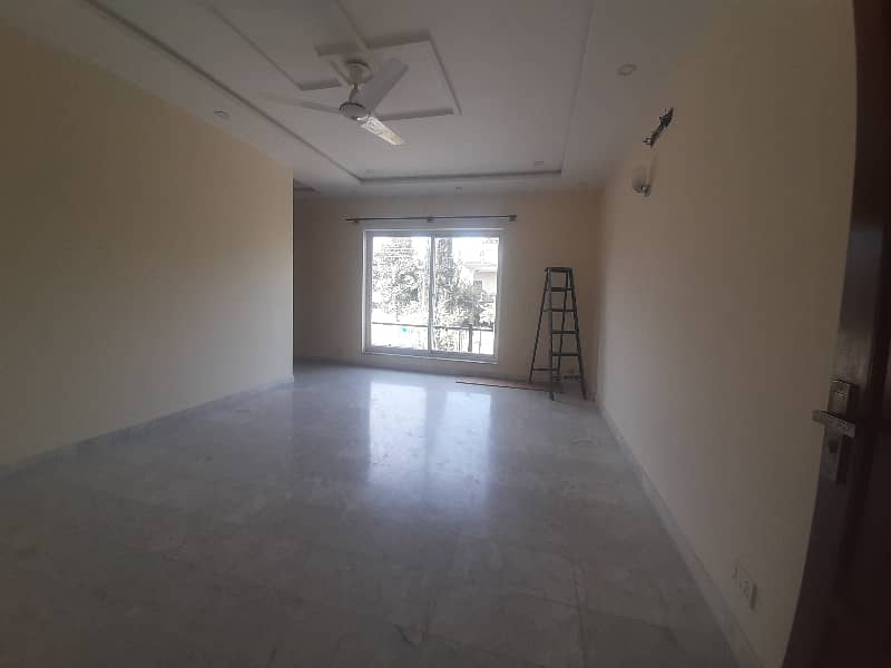 G10 500 Sq yd Separate Entrance Upper Portion For Rent 4