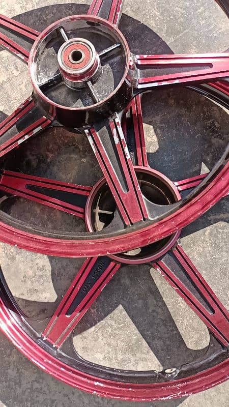 CD 70 Tyre Rim in beautiful looks and good styles condition 3