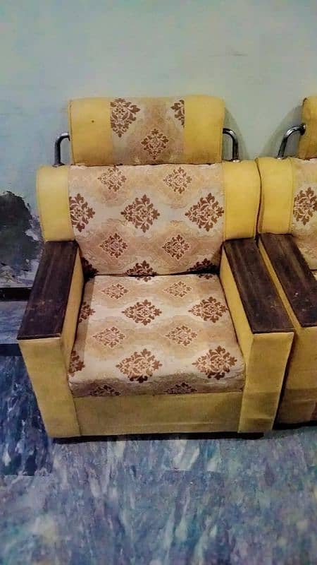 5 seater. sofa set. urgent sale 2