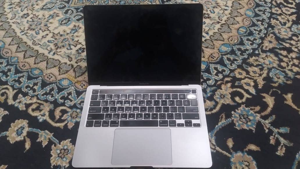 MacBook Pro 13 (2020) All parts available excep the board. 0