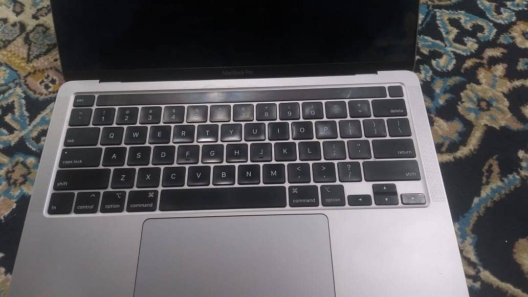 MacBook Pro 13 (2020) All parts available excep the board. 1