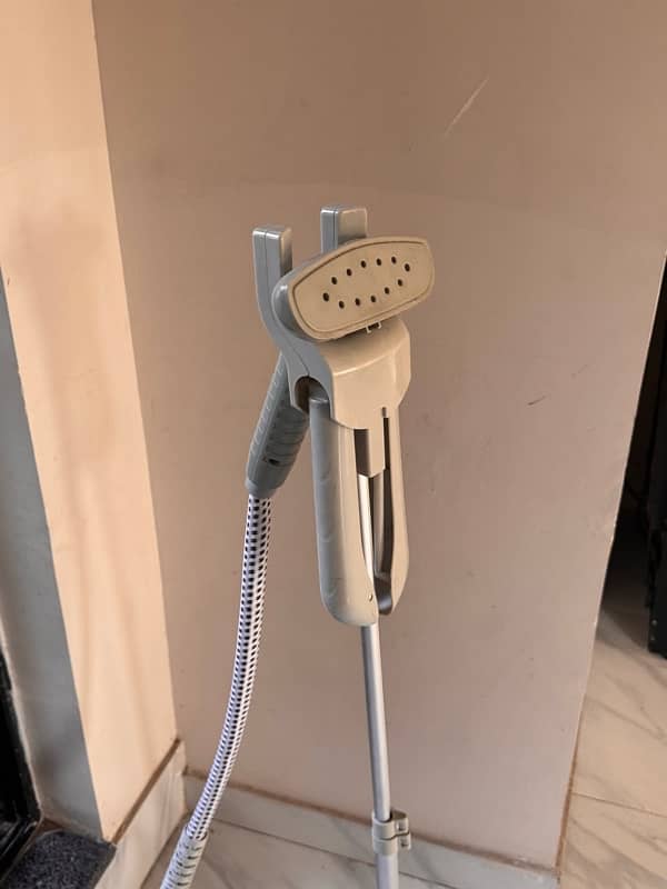 Garment Steamer 1