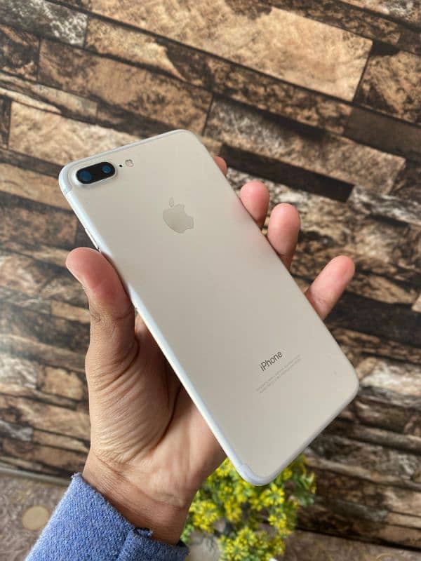 iphone 7 plus PTA Approved Totally Original ( 03209540820 ) 7