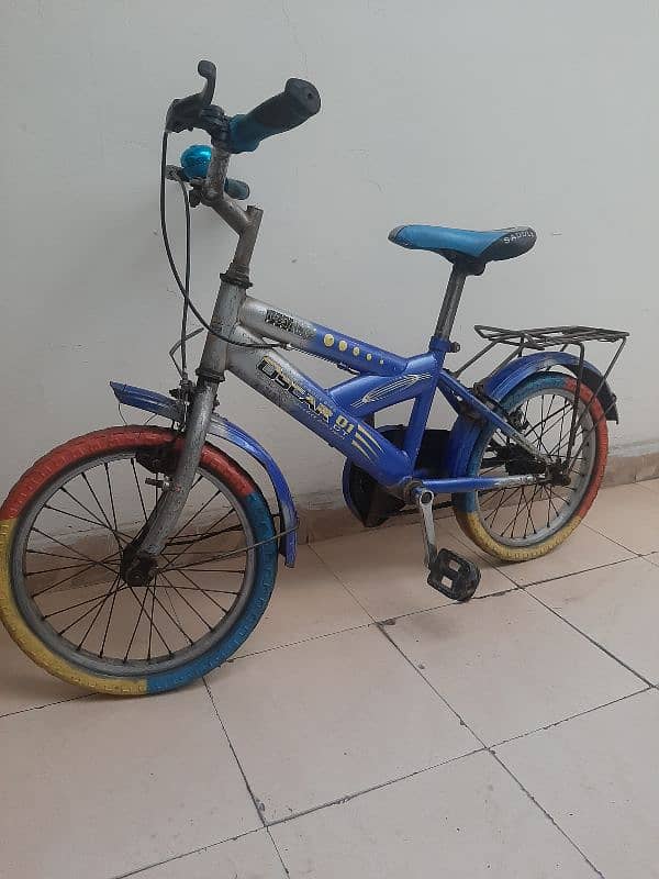 Bicycle for ages 4 to 10 3